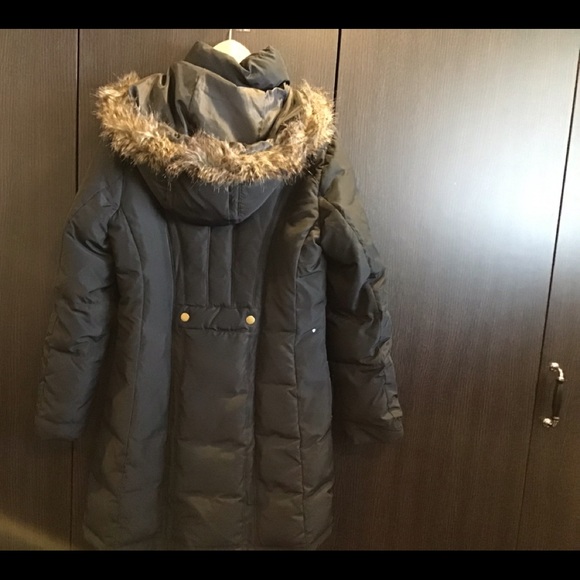 Winter coat, size medium, beautiful and in very perfect condition. - Picture 2 of 3